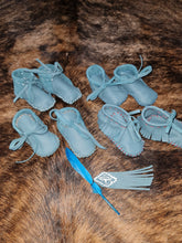 Load image into Gallery viewer, 'LITTLE FEATHER' full leather handmade moccasins