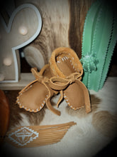 Load image into Gallery viewer, 'LITTLE FEATHER' full leather handmade moccasins
