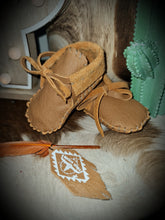 Load image into Gallery viewer, 'LITTLE FEATHER' full leather handmade moccasins
