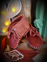 Load image into Gallery viewer, 'LITTLE FEATHER' full leather handmade moccasins