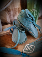 Load image into Gallery viewer, 'LITTLE FEATHER' full leather handmade moccasins