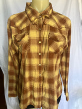 Load image into Gallery viewer, Cattelac Ranch shirt - size medium .