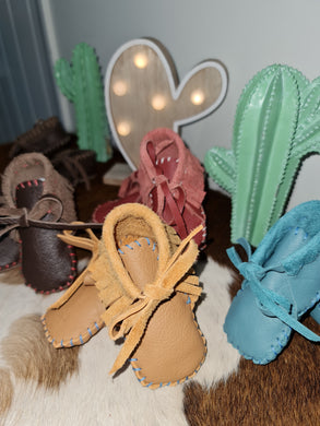 'LITTLE FEATHER' full leather handmade moccasins