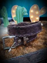 Load image into Gallery viewer, 🦬MENS Smokin&#39;Spurs leather laced edge belt.