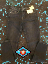 Load image into Gallery viewer, Denim Couture skinny leg jeans