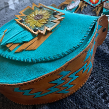 Load image into Gallery viewer, Smokin’Spurs ‘southwestern breeze’ hand made full leather bag🌵❤️